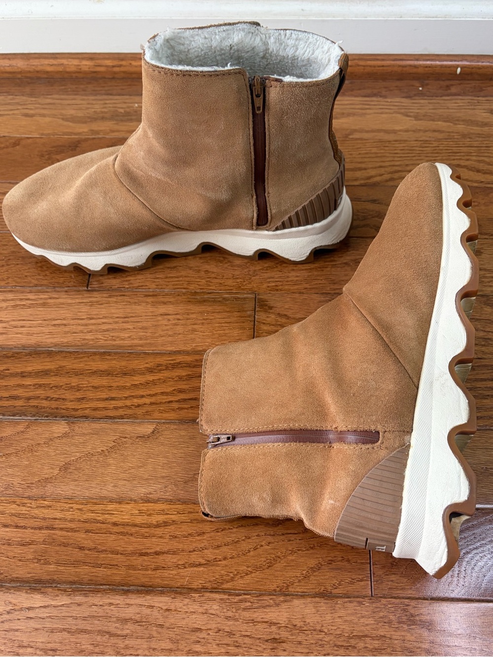 SOREL Women’s Kinetic Short Waterproof Boots – Camel Brown / Natural – Size 9